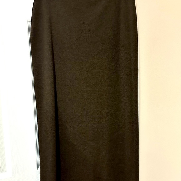 New just wasn’t my color but in my closet. Wool skirt made in Italy - Picture 1 of 7